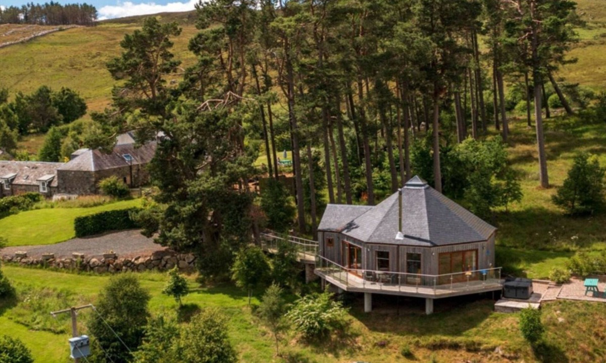 Blairgowrie Cottage | Scots Pine Treehouse - a treehouse that sleeps 2 guests in 0 bedrooms