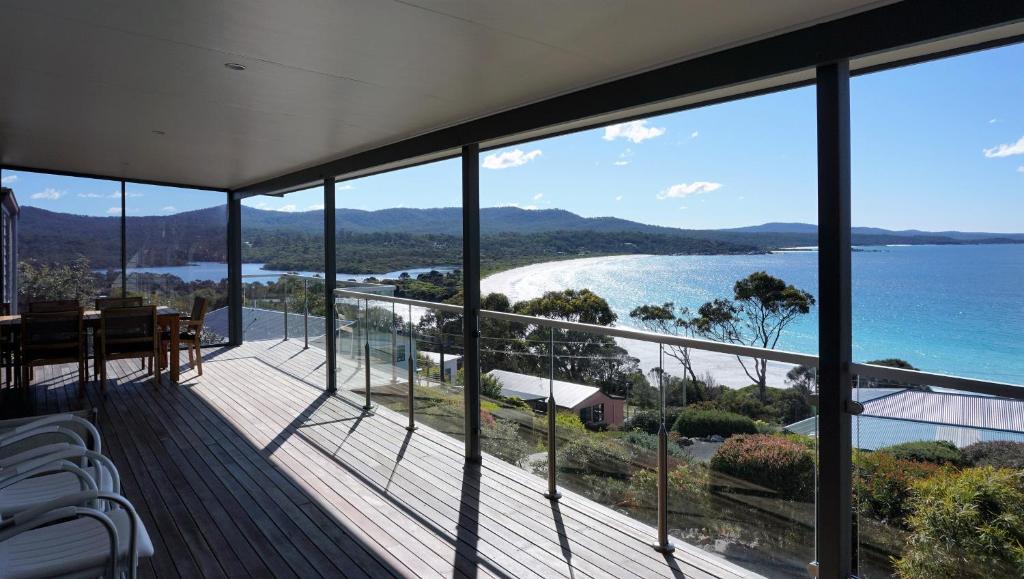 Binalong Bay House | SEA EAGLE COTTAGE Amazing views of Bay of Fires