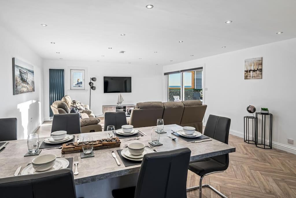 Arbroath Apartment | Sea View Luxury Apartment 3 bedrooms Free Parking - By Coast Apartments