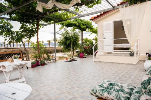 Nea Kios House | Sea View Residence