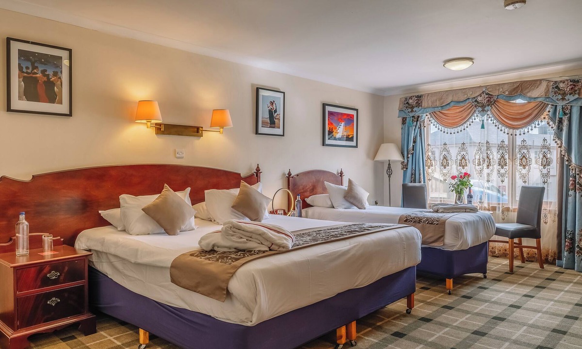 Oban Hotel | Sea View Stay Near Oban Bay | Stroll to Tower, Distillery & Museum