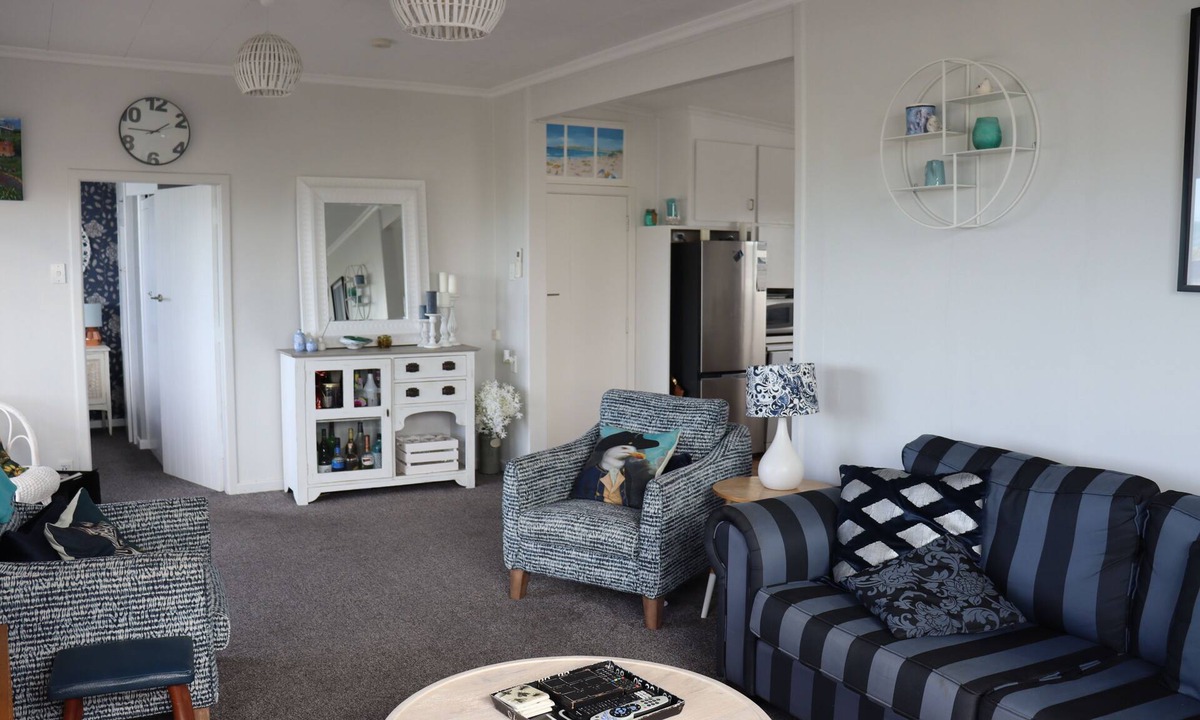 Riverton House | sea views from kitchen, dinning, master bedroom and large partly covered deck