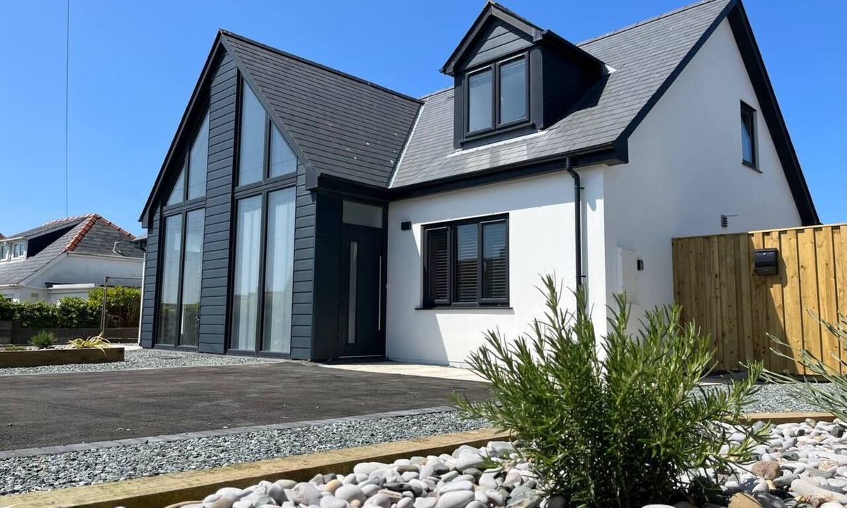 St Brides House | Seacliff Located Just 200m From the Popular Broad Haven Beach, Pembrokeshire