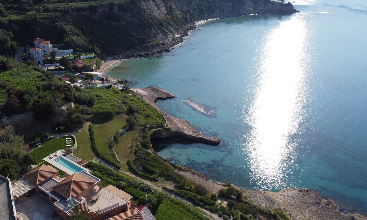 Karavados Villa | Seafront luxury 3 bedroom villa