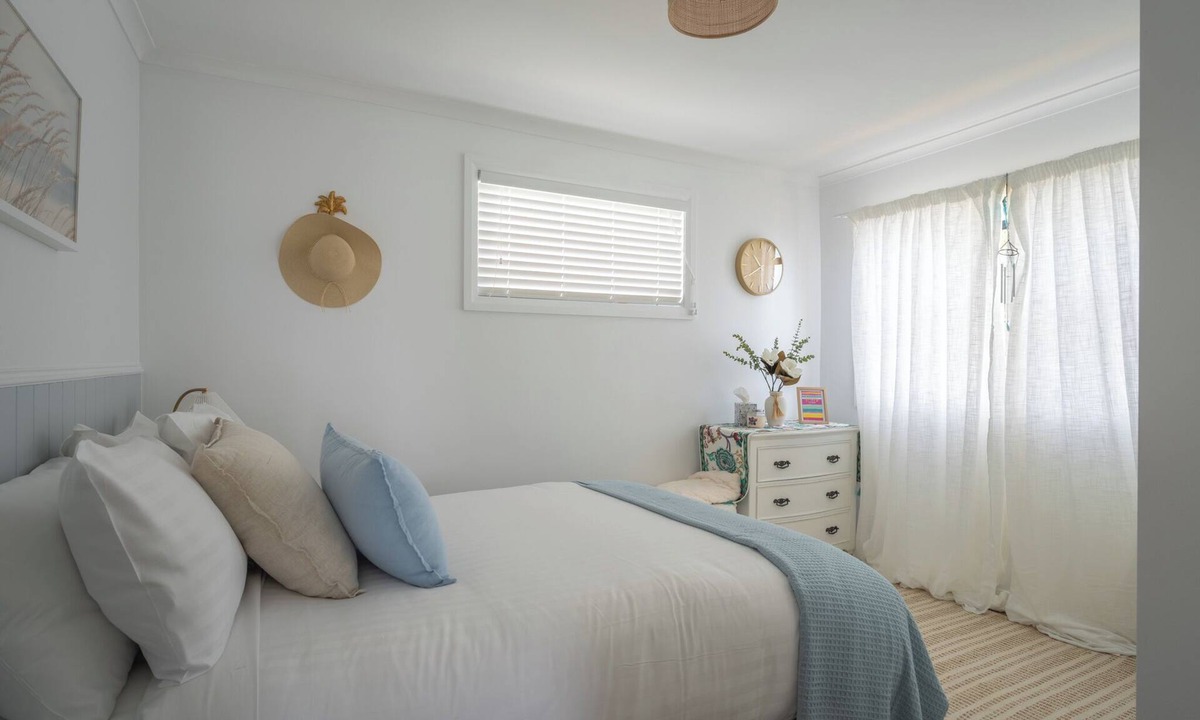 Heybridge Apartment | Seaside Escape with Stunning Views