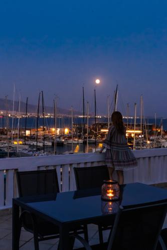 Mikrolimano Villa | Seaside Grey Pearl Villa