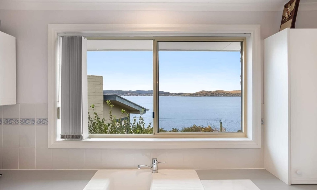 Sandy Bay House | "Seaside Serenity" with views, Sleeps 9, 3 bath.