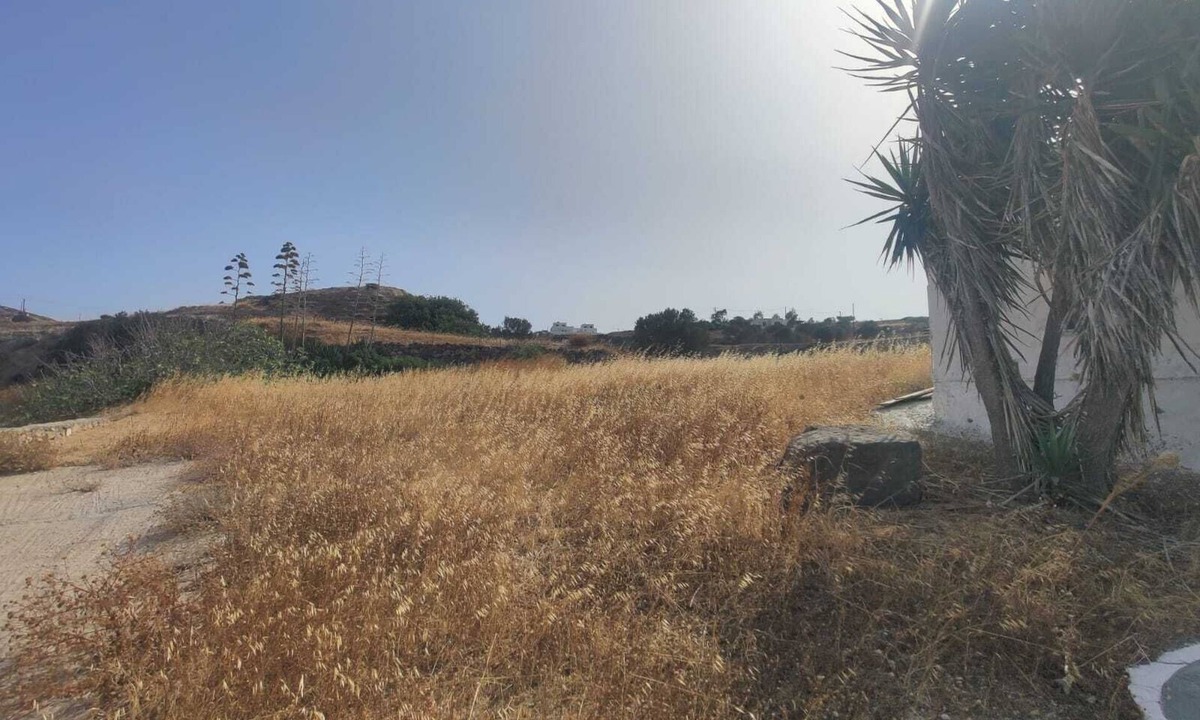 Adamas Cottage | Secluded 200-Year-Old Cycladic Retreat in Milos