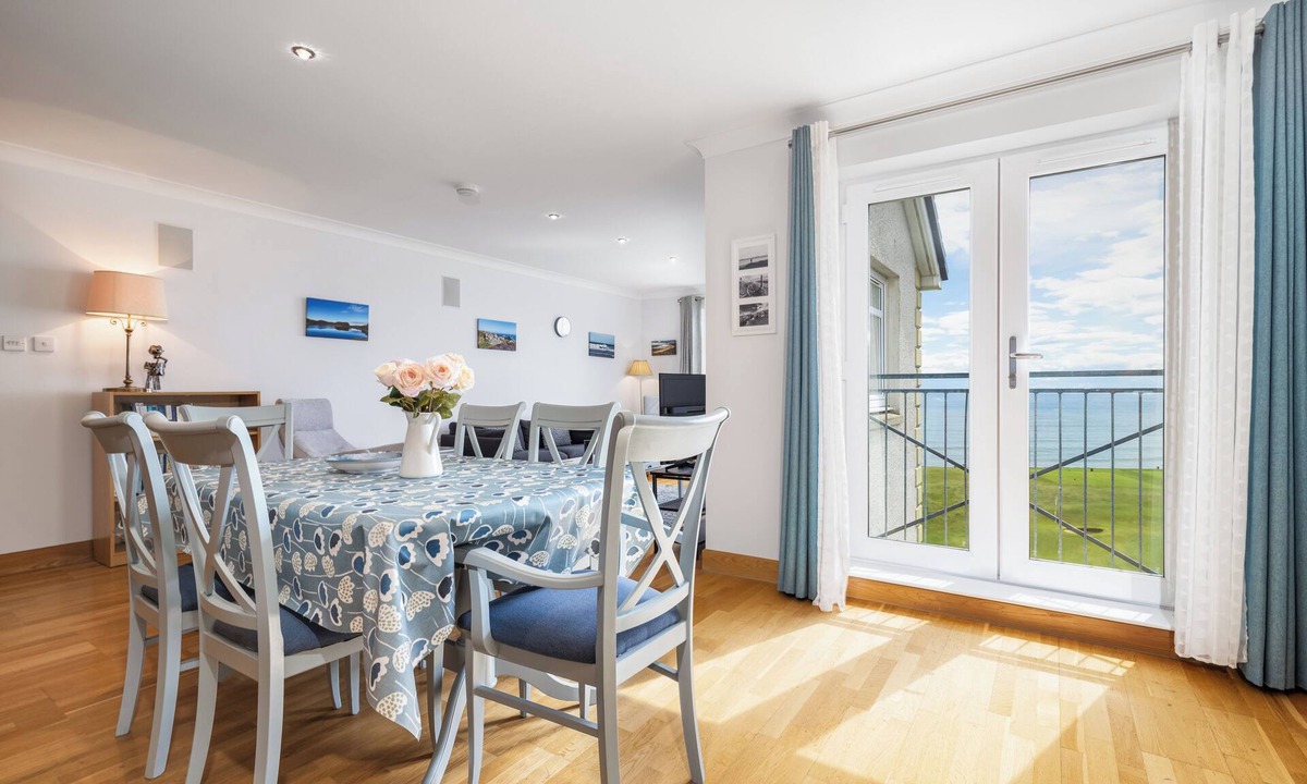 Brora Apartment | Second-floor 2-bedroom apartment with sea views overlooking the famous James Braid Brora Golf Course.