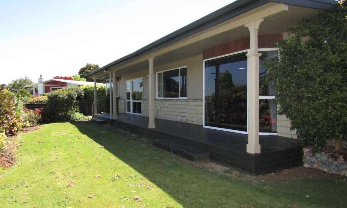 Waipahihi House | Shepherd House – Ultimate Family Base with Views