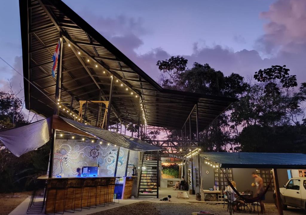 Uvita Hostel | Shipwrecked Hostel