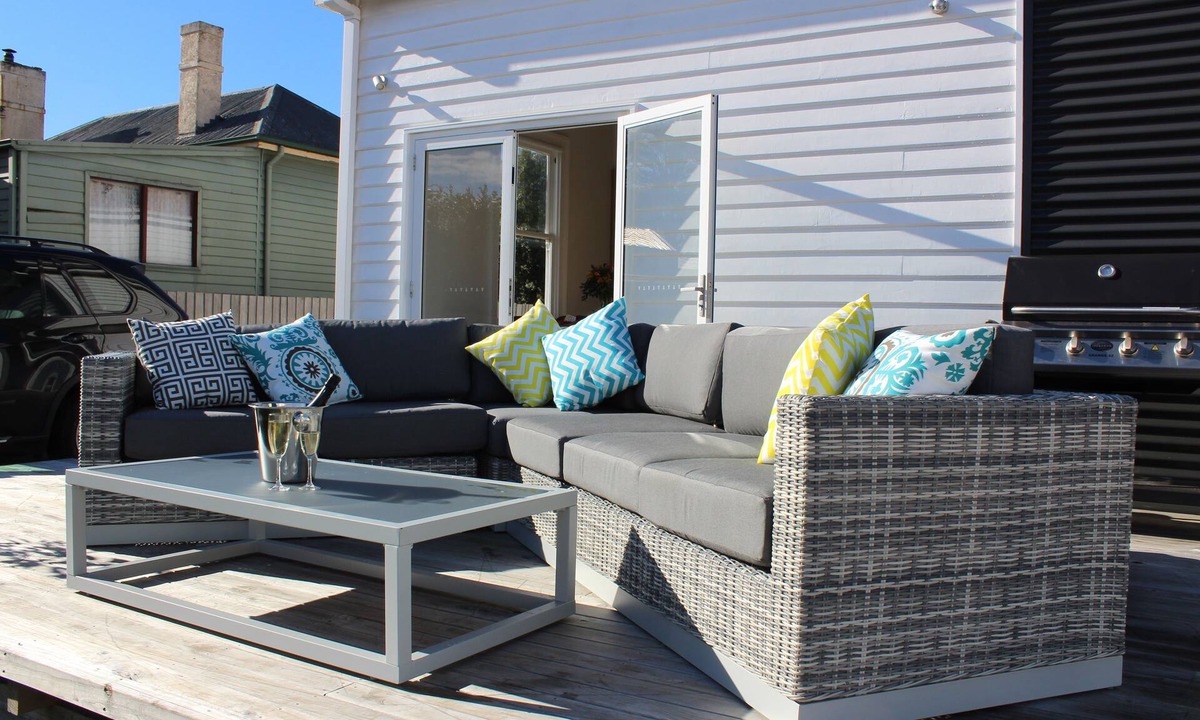 Devonport House | Signature on Gunn
