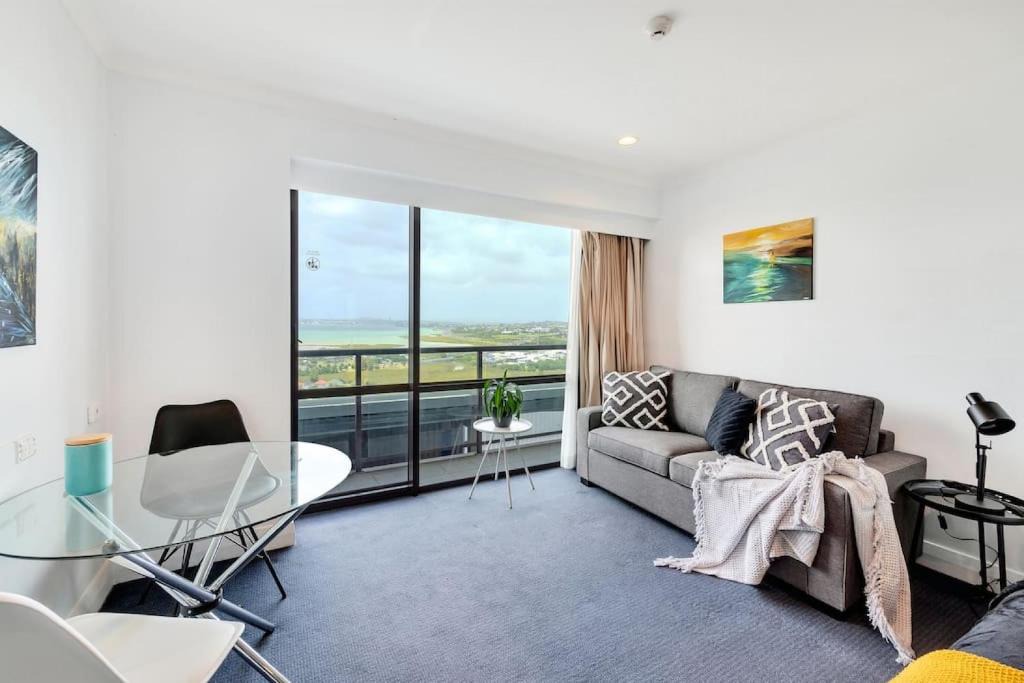 Takapuna Apartment | Skyline Sojourn Studio with Parking and Sea Views