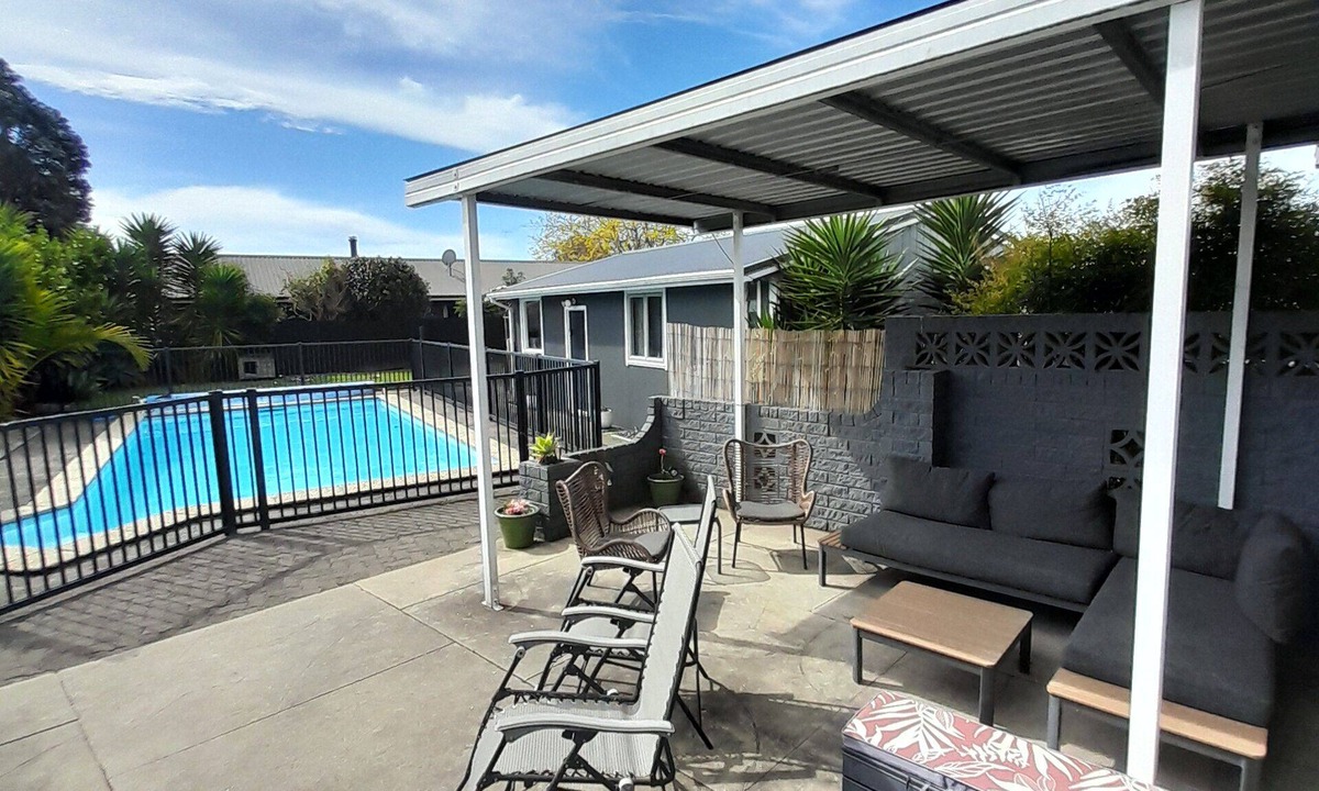 Whakatane House | Small house with pool access close to Ohope Beach and riverside walk.