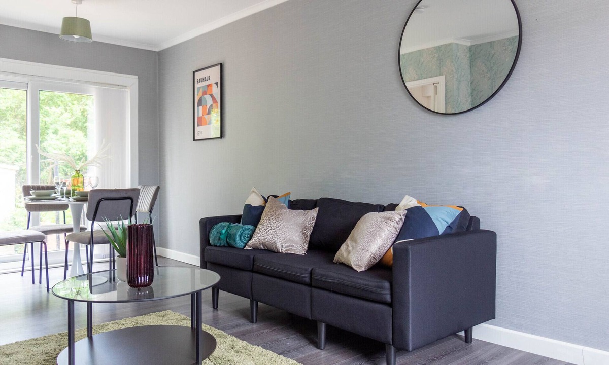 Glasgow House | Snug Modern Home in Glasgow