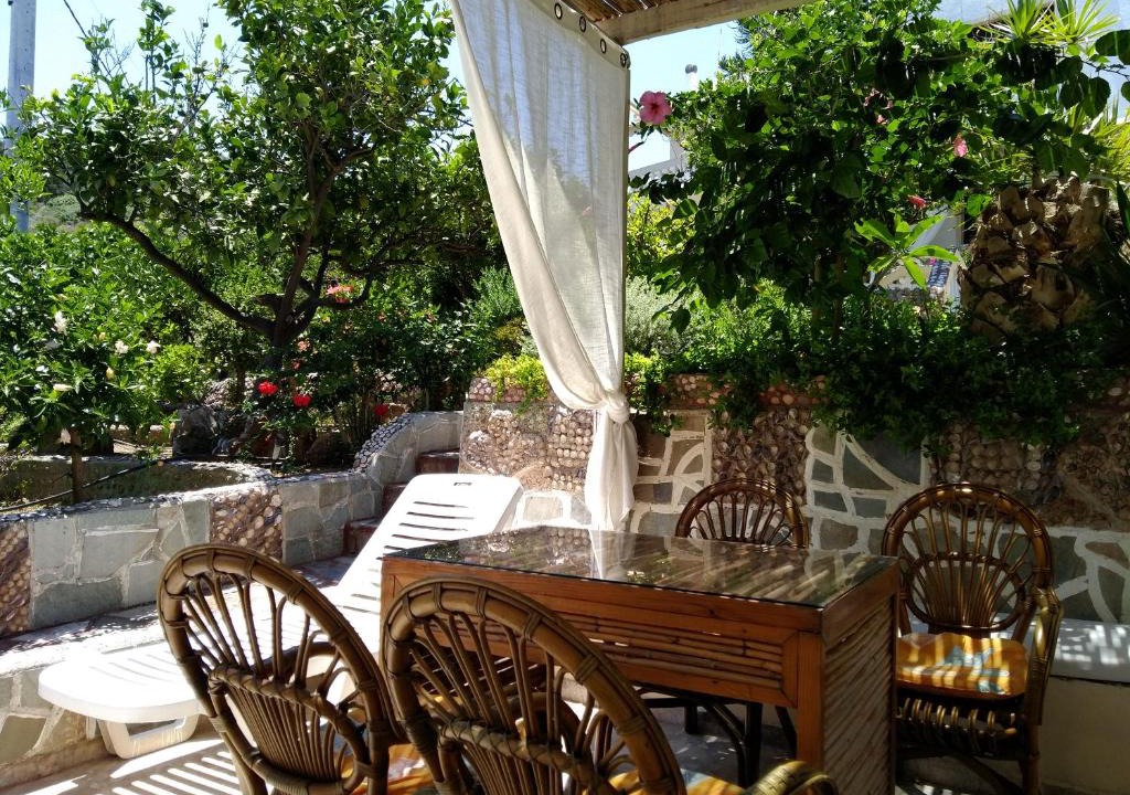 Ammoudara Villa | Spaceful apartment with veranda n garden