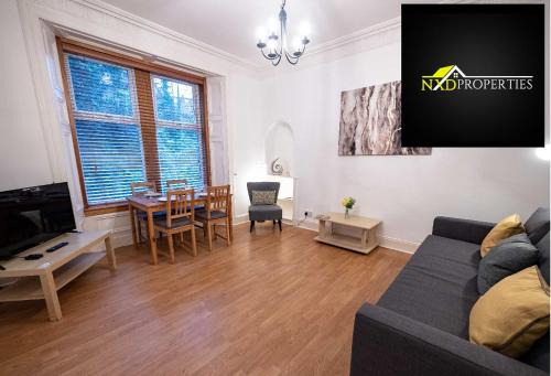 Glenisla Apartment | ☆ Spacious 2 Bed flat, Close to University ☆
