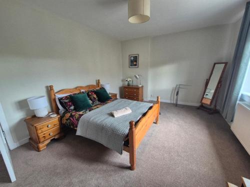 Coatbridge Apartment | Spacious 2 Bedroom Flat in Coatbridge
