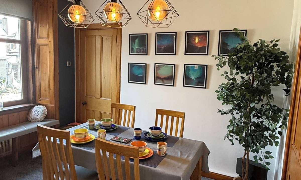 Dunfermline Apartment | SPACIOUS 3 BEDROOM VICTORIAN FLAT IN DUNFERMLINE. VERY NEAR TOWN CENTRE !