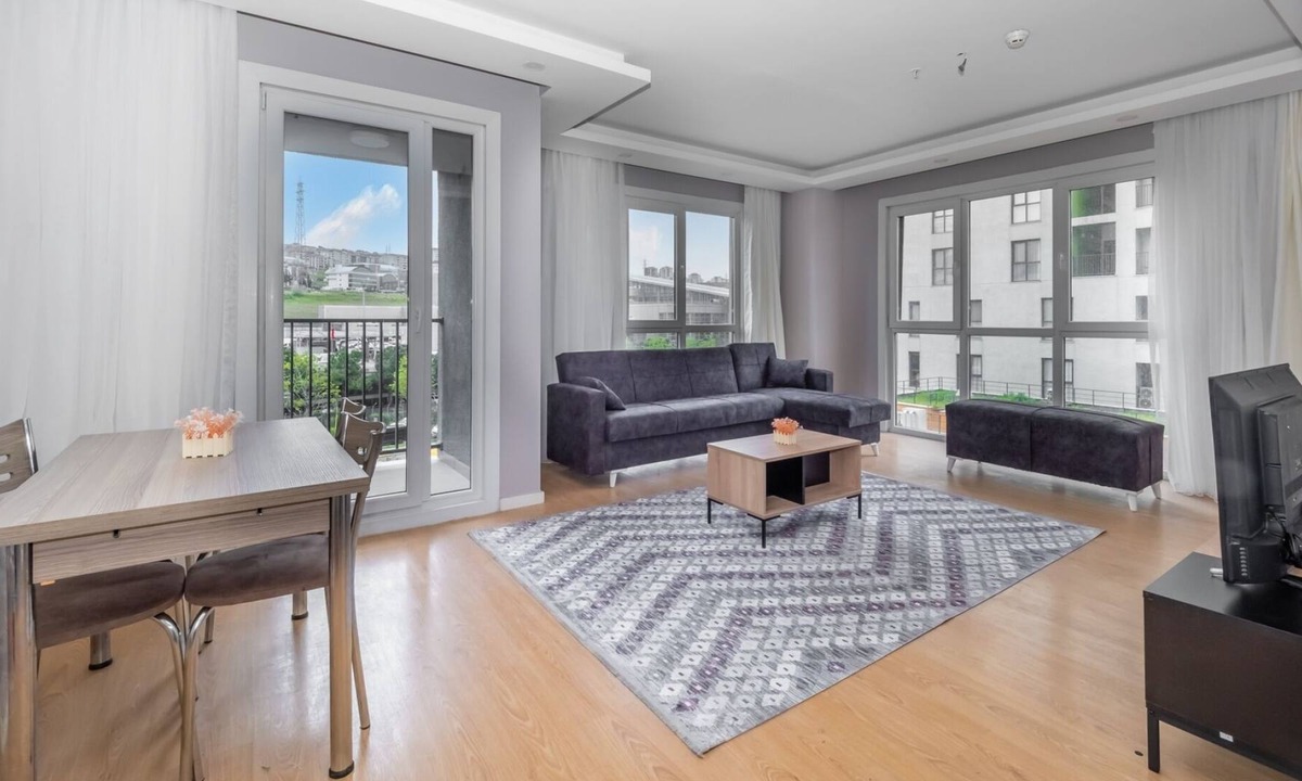 Esenyurt Apartment | Spacious Flat with Shared Pool in Esenyurt