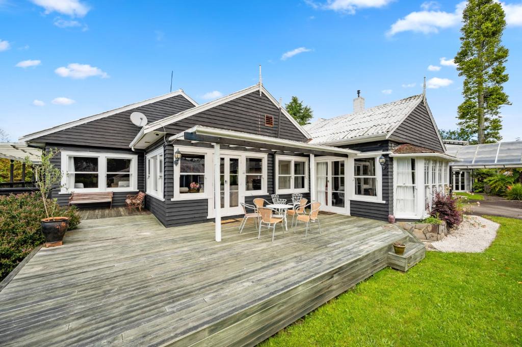 Springfield House | Springfield Rise Lodge - Rotorua Holiday Home