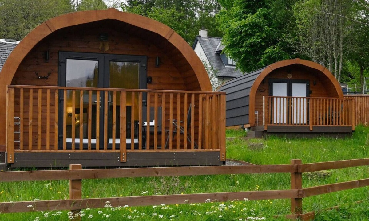 Roybridge Cabin | Squirrel Lodge near Roy Bridge