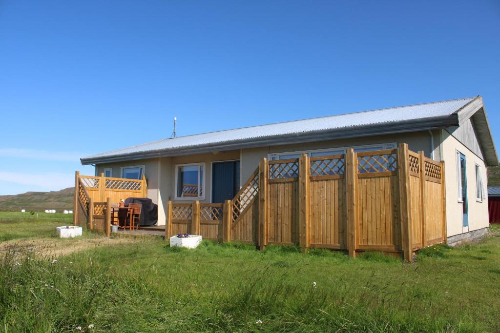 Egilsstadir House | Stóri-Bakki Guesthouse-with hot tub