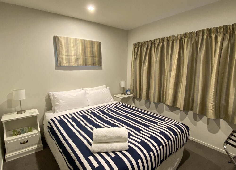 Twizel House | Star Gaze from Rhoboro Road (Wifi)-Xmas/New Year Rates Refer Description