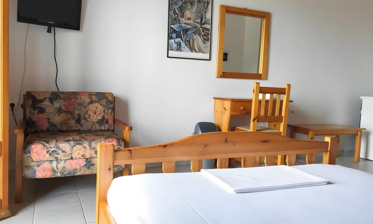 Lake Plastiras Apartment | Studio Apartment 'Hotel Antigoni Triple Room 11' with Lake View, Wi-Fi and Air Conditioning