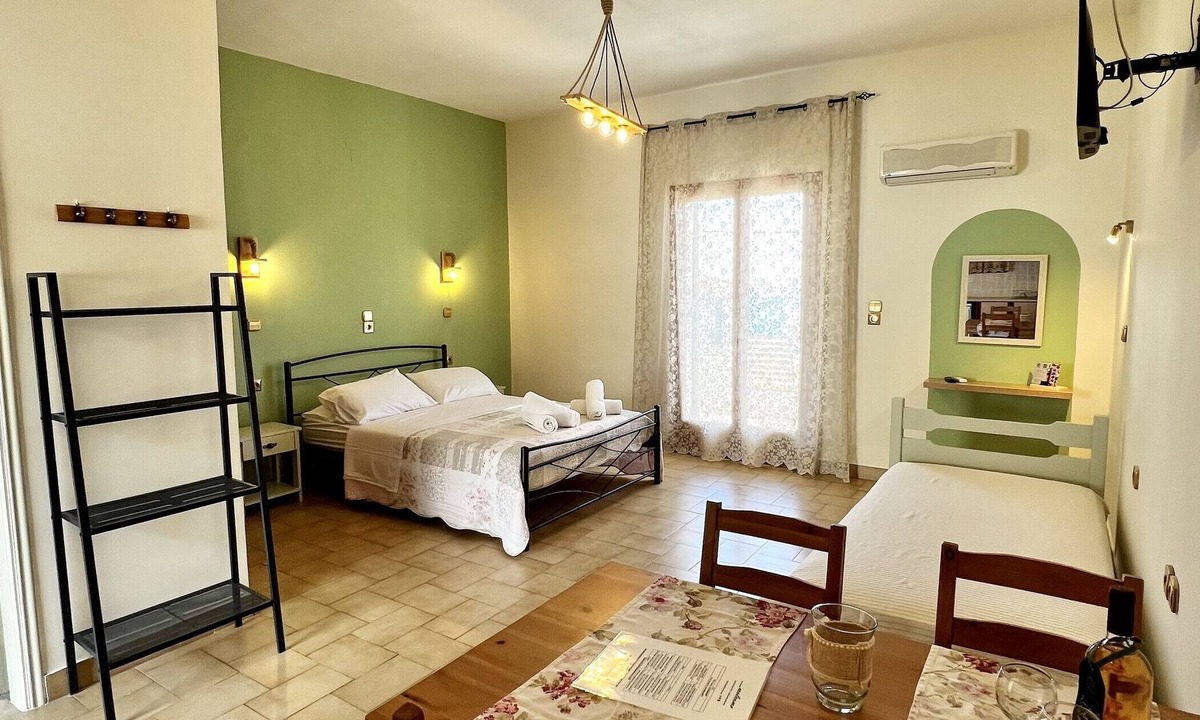 Vlachata Apartment | Studio Apartment 'Ocean Front 1' with Sea View, Wi-Fi and Air Conditioning
