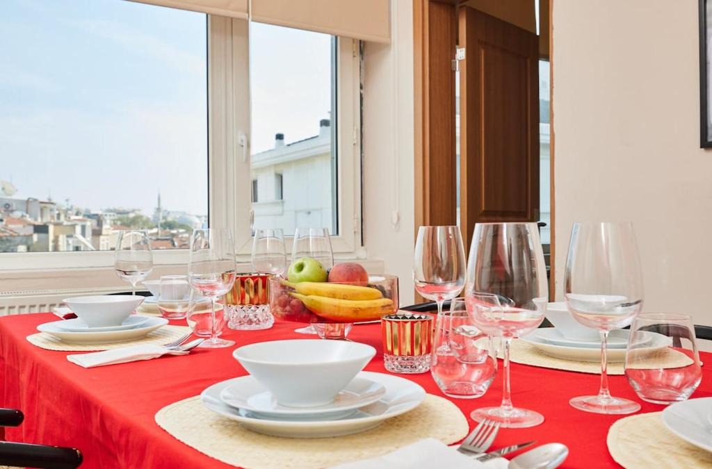 Iskenderpasa Apartment | Stunning 3BR 3Bathroom 3AC near Metro D5