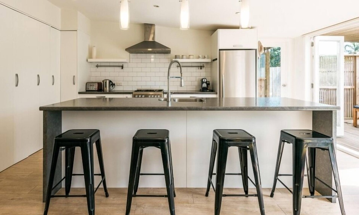 Oneroa House | Stunning, island time holiday retreat