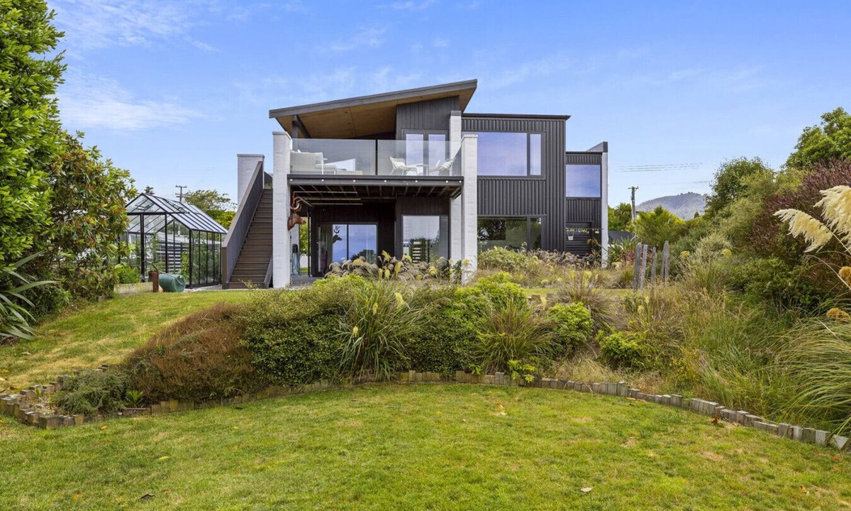 Hilltop House | Stunning Lakeview Home/Chef`s Kitchen/Hilltop