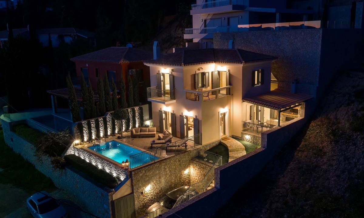 Agios Emilianos Villa | Stunning Maisonette close to the sea with breathtaking view and pool