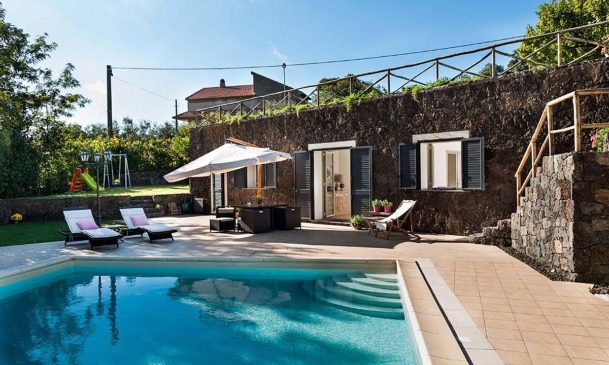 Ragalna House | Stunning private villa for 4 people with WIFI, private pool, A/C, TV and terrace