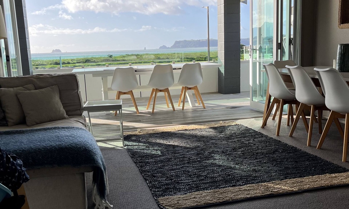 Whitianga House | Stunning, Spacious Family Bach on the Beach