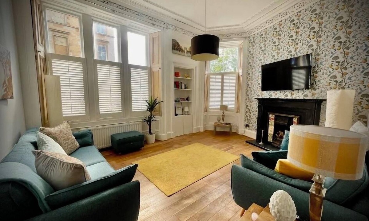 Glasgow Westend Apartment | Stunning West End Flat!