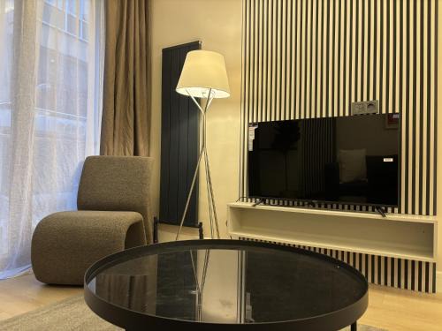 Osmanbey Apartment | Stylish 2-BR Residence in Nişantaşı