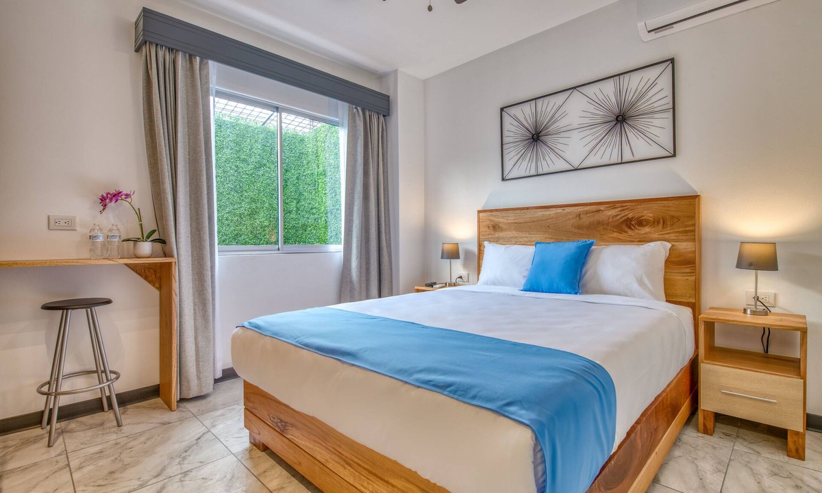 San Jose Apartment | Stylish apartment in San Jose with A/C!n