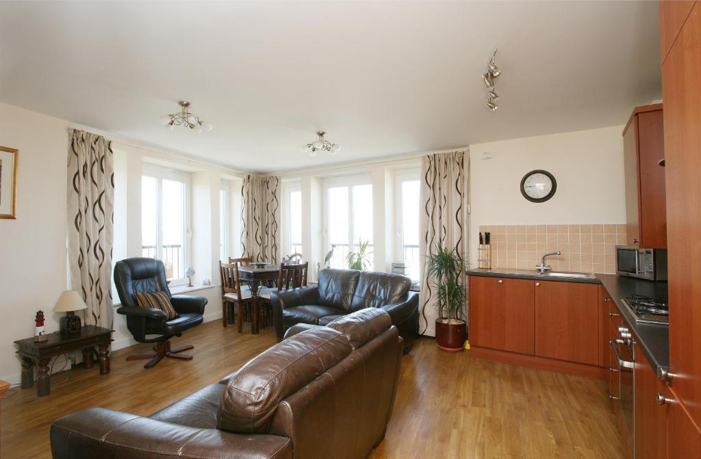 Newhaven Apartment | Stylish Sea View Apartment