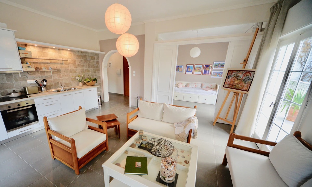 Palaio Tsifliki Apartment | Sunlit, newly renovated apartment with 20sqm balcony and sea view