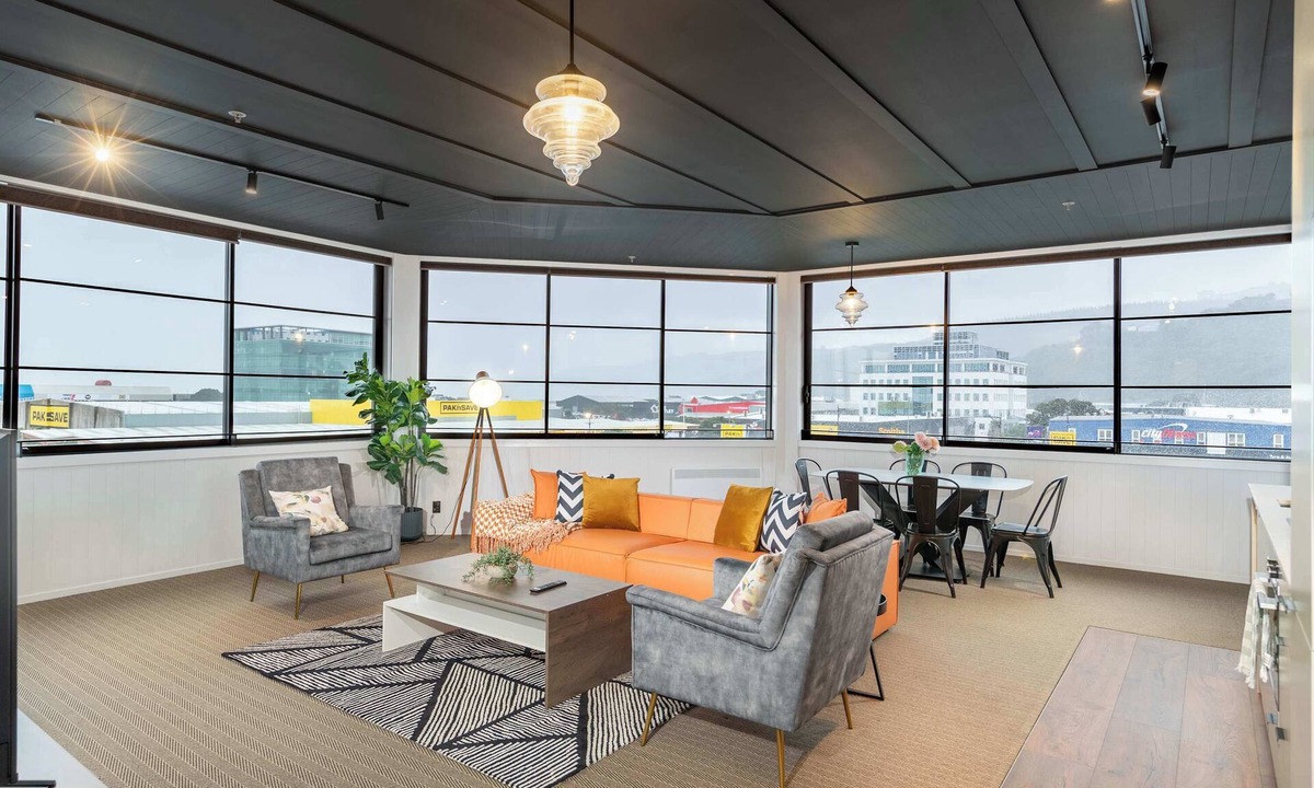 Petone Apartment | Sunny 3BR Petone Apt – Ocean Views, Walk to Shops