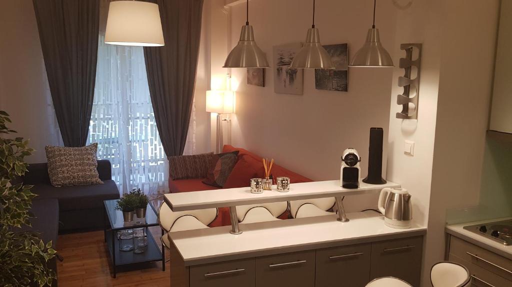Neos Kosmos Apartment | Sunny Studio