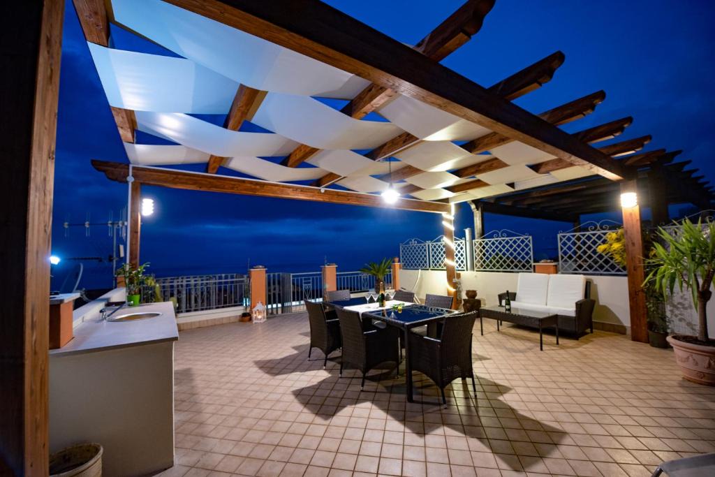 Pizzo Apartment | Sunset Penthouse