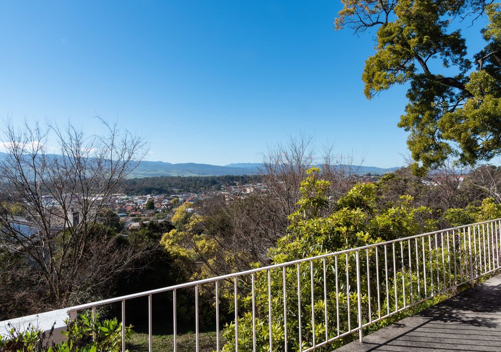 Kings Meadows House | Sunshine 5 mins from City