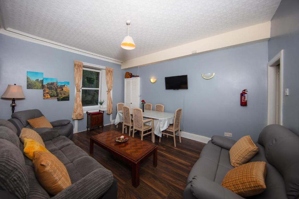 Tollcross Apartment | Super Central 4bedroom Apartment at the Meadows
