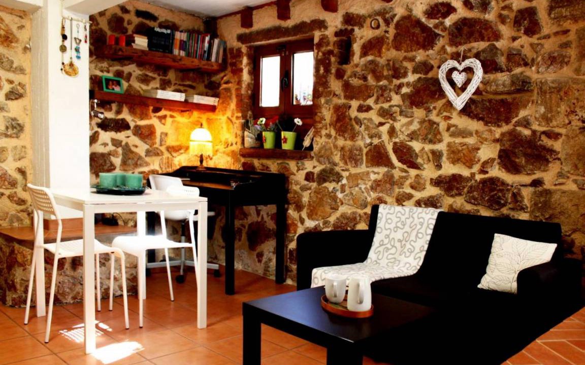 Dafni-Ymittos Apartment | Sweet stone apartment in Imittos