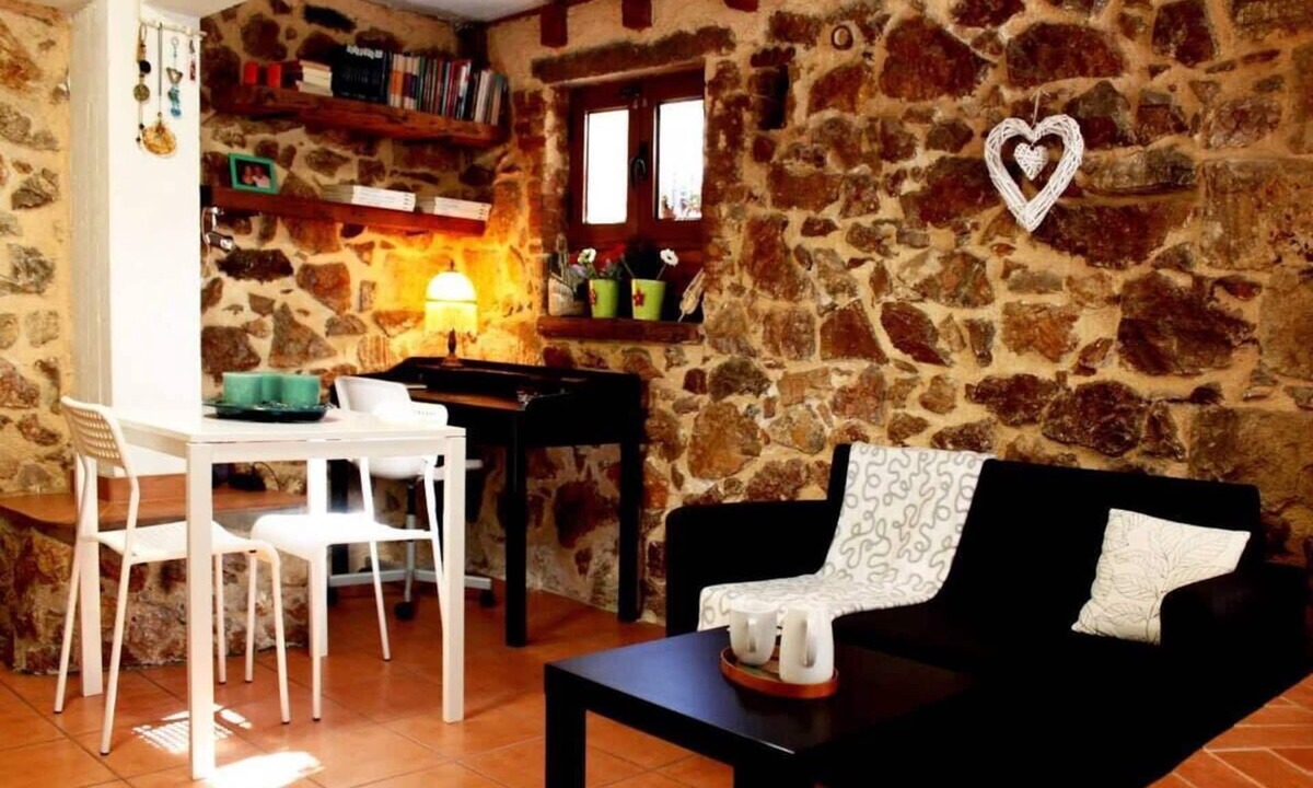 Dafni-Ymittos Apartment | Sweet stone apartment in Imittos