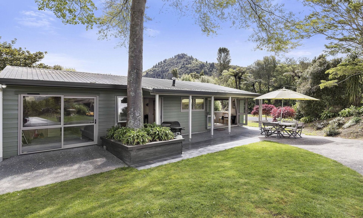 Lake Tarawera Cottage | Te Miro Cottage - Lake Tarawera Cottage
