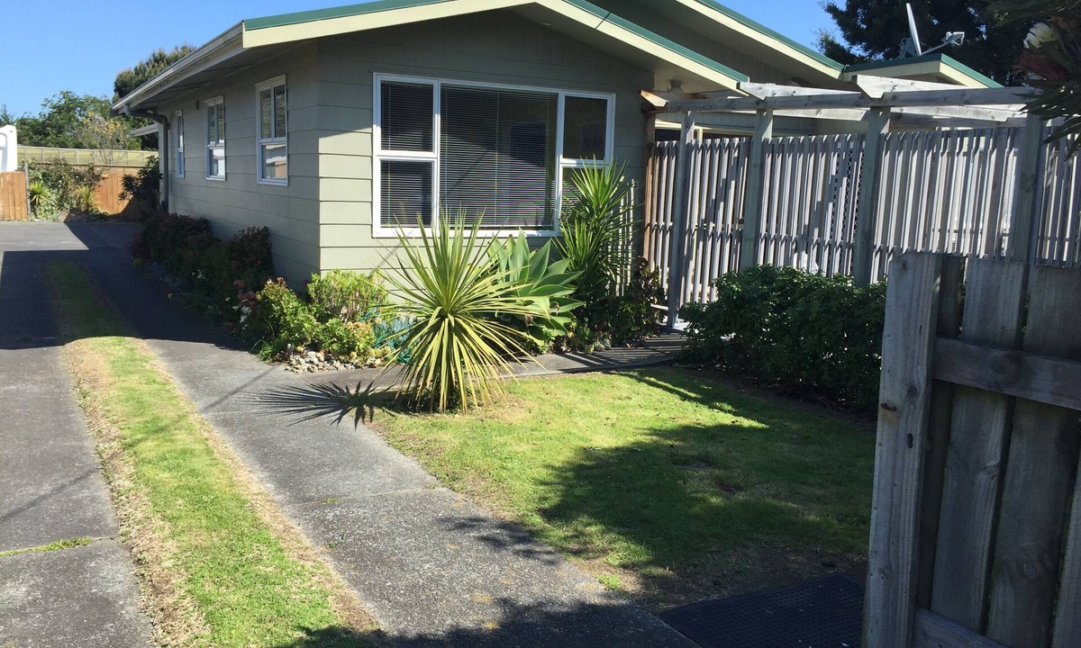 Himatangi Beach House | Te Rangimarie a fully fenced pet friendly home 20minutes walk from the beach.